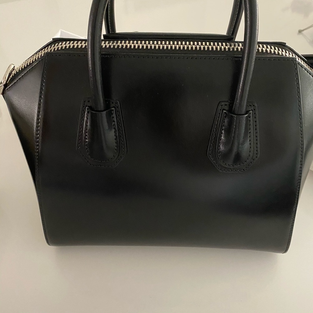 Givenchy Antigona Small Top Handle Bag in Box Leather - Picture 2 of 6